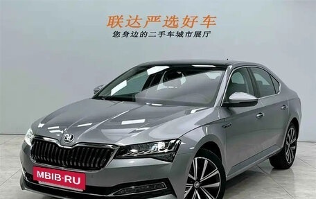 Skoda Superb III рестайлинг, 2022 год, 2 090 000 рублей, 3 фотография