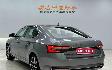 Skoda Superb III рестайлинг, 2022 год, 2 090 000 рублей, 4 фотография