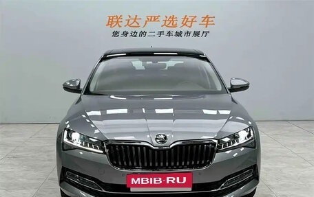 Skoda Superb III рестайлинг, 2022 год, 2 090 000 рублей, 2 фотография