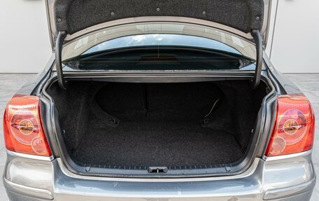 Toyota Avensis III рестайлинг, 2004 год, 678 000 рублей, 20 фотография