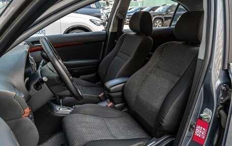 Toyota Avensis III рестайлинг, 2004 год, 678 000 рублей, 10 фотография