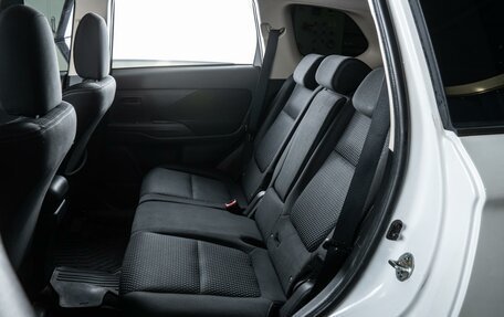 Mitsubishi Outlander III рестайлинг 3, 2018 год, 1 920 000 рублей, 9 фотография