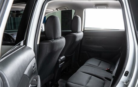 Mitsubishi Outlander III рестайлинг 3, 2018 год, 1 920 000 рублей, 11 фотография