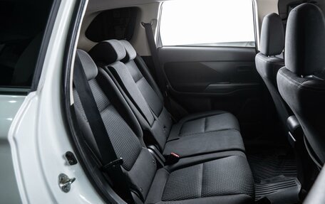 Mitsubishi Outlander III рестайлинг 3, 2018 год, 1 920 000 рублей, 7 фотография