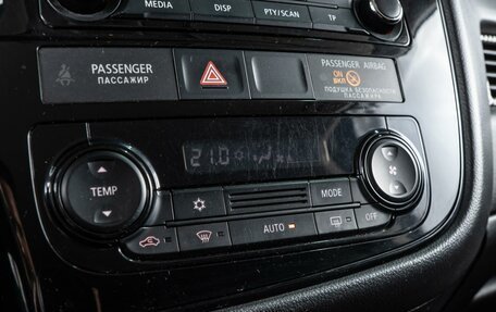 Mitsubishi Outlander III рестайлинг 3, 2018 год, 1 920 000 рублей, 14 фотография