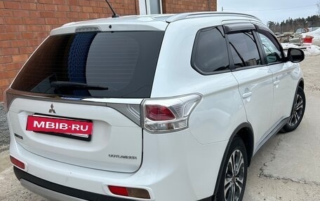 Mitsubishi Outlander III рестайлинг 3, 2014 год, 1 550 000 рублей, 7 фотография