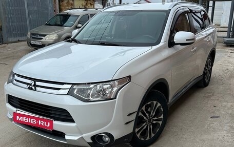 Mitsubishi Outlander III рестайлинг 3, 2014 год, 1 550 000 рублей, 9 фотография