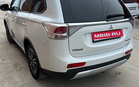 Mitsubishi Outlander III рестайлинг 3, 2014 год, 1 550 000 рублей, 8 фотография