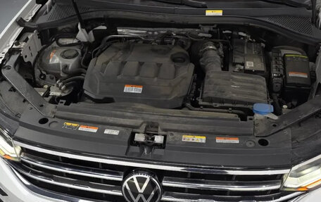 Volkswagen Tiguan II, 2022 год, 2 330 000 рублей, 6 фотография