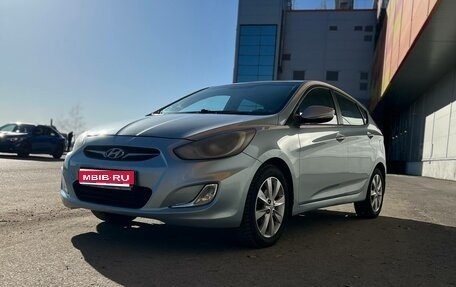 Hyundai Solaris II рестайлинг, 2011 год, 600 000 рублей, 1 фотография