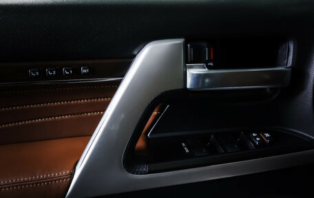 Toyota Land Cruiser 200, 2018 год, 5 675 000 рублей, 22 фотография