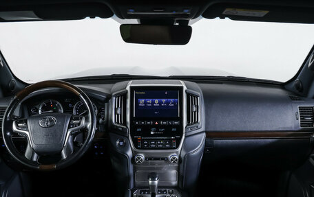 Toyota Land Cruiser 200, 2018 год, 5 675 000 рублей, 17 фотография