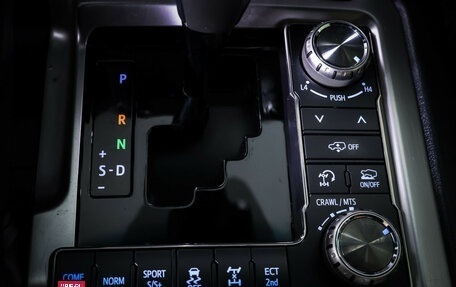 Toyota Land Cruiser 200, 2018 год, 5 675 000 рублей, 20 фотография