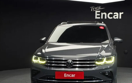 Volkswagen Tiguan II, 2022 год, 2 415 000 рублей, 3 фотография