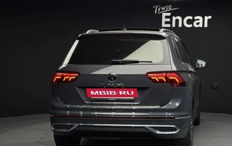 Volkswagen Tiguan II, 2022 год, 2 415 000 рублей, 4 фотография