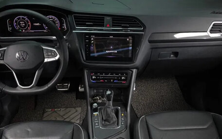 Volkswagen Tiguan II, 2022 год, 2 415 000 рублей, 7 фотография