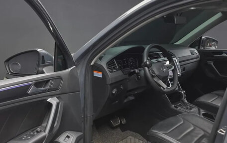 Volkswagen Tiguan II, 2022 год, 2 415 000 рублей, 9 фотография