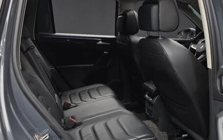 Volkswagen Tiguan II, 2022 год, 2 415 000 рублей, 11 фотография