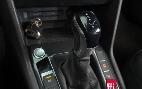 Volkswagen Tiguan II, 2022 год, 2 415 000 рублей, 8 фотография