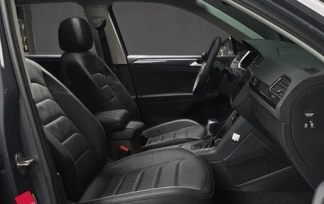 Volkswagen Tiguan II, 2022 год, 2 415 000 рублей, 10 фотография