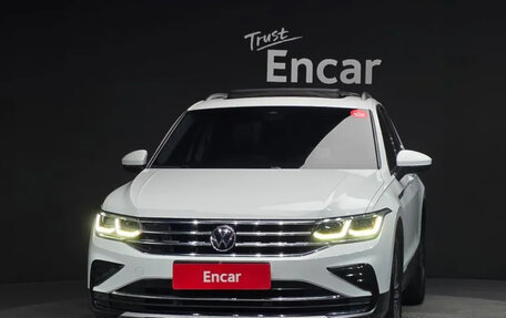 Volkswagen Tiguan II, 2023 год, 2 470 000 рублей, 3 фотография