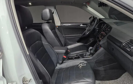 Volkswagen Tiguan II, 2023 год, 2 470 000 рублей, 10 фотография