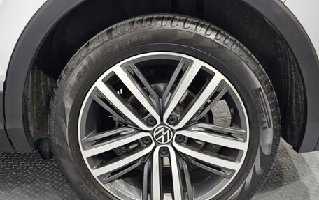 Volkswagen Tiguan II, 2023 год, 2 450 000 рублей, 5 фотография