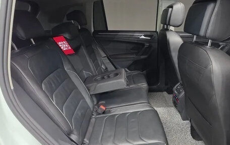 Volkswagen Tiguan II, 2023 год, 2 470 000 рублей, 11 фотография