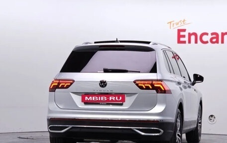 Volkswagen Tiguan II, 2023 год, 2 450 000 рублей, 4 фотография