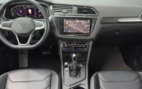 Volkswagen Tiguan II, 2023 год, 2 490 000 рублей, 7 фотография