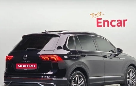 Volkswagen Tiguan II, 2023 год, 2 490 000 рублей, 2 фотография