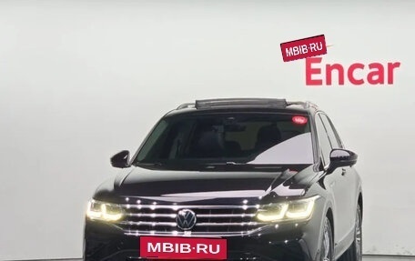 Volkswagen Tiguan II, 2023 год, 2 490 000 рублей, 3 фотография