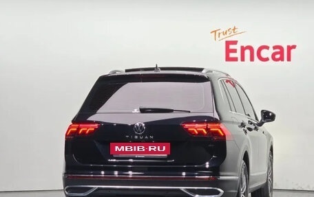 Volkswagen Tiguan II, 2023 год, 2 490 000 рублей, 4 фотография