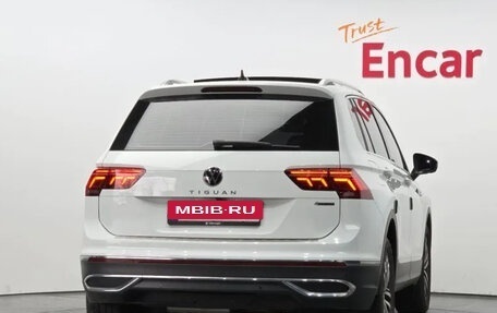 Volkswagen Tiguan II, 2023 год, 2 740 000 рублей, 4 фотография