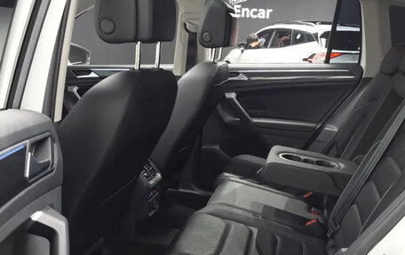 Volkswagen Tiguan II, 2023 год, 2 740 000 рублей, 11 фотография