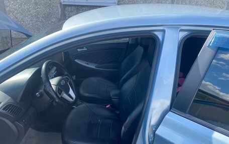 Hyundai Solaris II рестайлинг, 2012 год, 700 000 рублей, 4 фотография