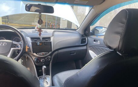 Hyundai Solaris II рестайлинг, 2012 год, 700 000 рублей, 3 фотография