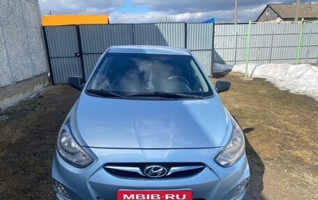 Hyundai Solaris II рестайлинг, 2012 год, 700 000 рублей, 2 фотография