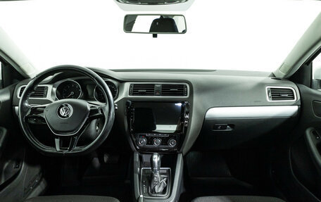 Volkswagen Jetta VI, 2017 год, 1 599 700 рублей, 13 фотография