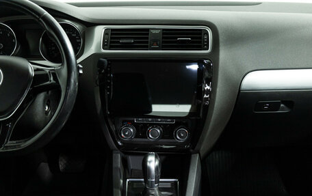 Volkswagen Jetta VI, 2017 год, 1 599 700 рублей, 14 фотография