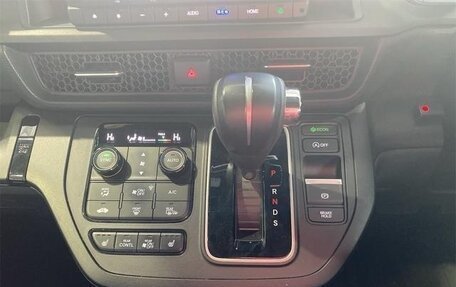 Honda Stepwgn, 2022 год, 2 350 272 рублей, 21 фотография