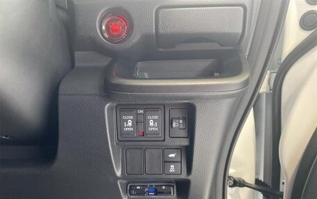 Honda Stepwgn, 2022 год, 2 350 272 рублей, 19 фотография