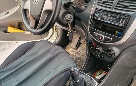 Hyundai Solaris II рестайлинг, 2016 год, 880 000 рублей, 5 фотография