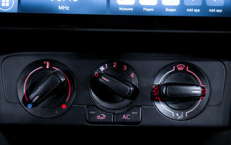 Volkswagen Polo VI (EU Market), 2013 год, 690 000 рублей, 21 фотография