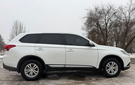 Mitsubishi Outlander III рестайлинг 3, 2019 год, 2 170 000 рублей, 4 фотография