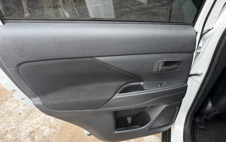 Mitsubishi Outlander III рестайлинг 3, 2019 год, 2 170 000 рублей, 10 фотография