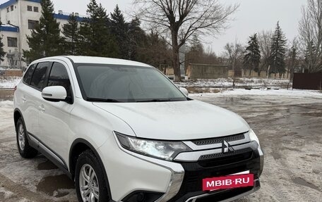 Mitsubishi Outlander III рестайлинг 3, 2019 год, 2 170 000 рублей, 3 фотография