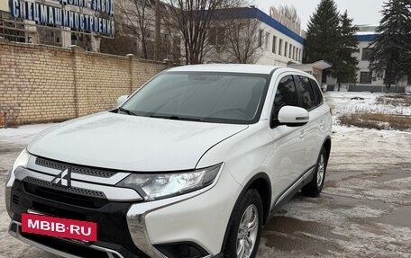 Mitsubishi Outlander III рестайлинг 3, 2019 год, 2 170 000 рублей, 2 фотография