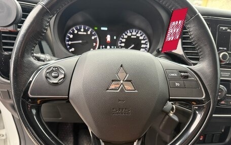 Mitsubishi Outlander III рестайлинг 3, 2019 год, 2 170 000 рублей, 8 фотография