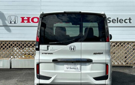 Honda Stepwgn IV, 2022 год, 1 835 000 рублей, 7 фотография